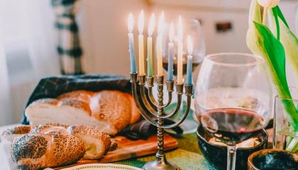 精彩瞬间回顾，冠军笑逐颜开——一场热血与荣耀交织的巅峰之战